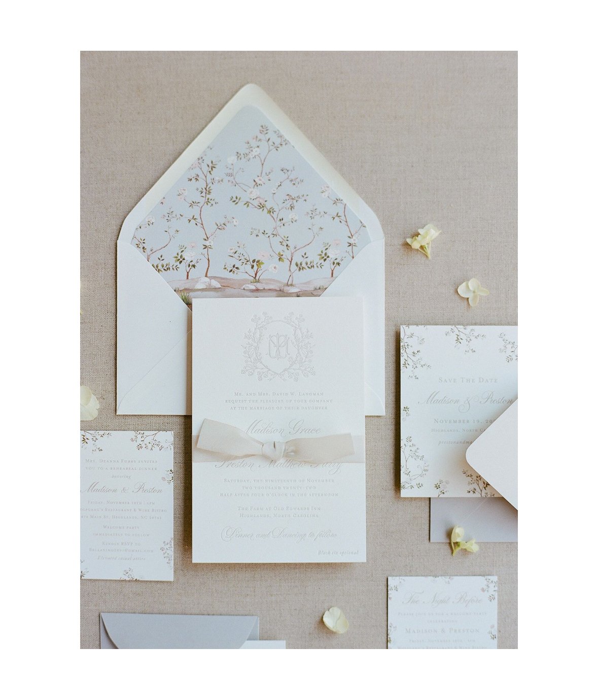 Elevate Your Wedding with Premium Stationery from BellaAmore.store